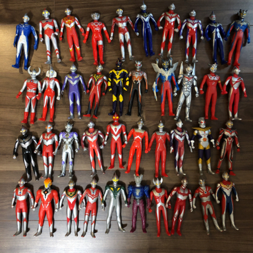 1月10日まで　ウルトラマンフィギュアなど96個と本8冊