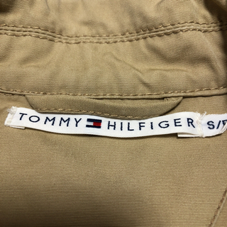 トミーヒルフィガー トレンチコート レディース Sの画像