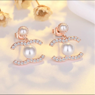 ピアス　シャネルの画像