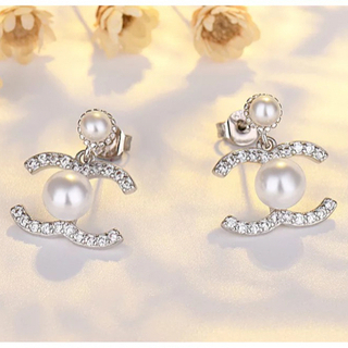 ピアス　シャネルの画像