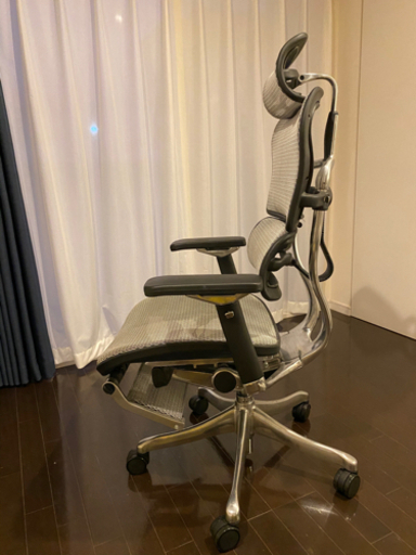 【配送します】エルゴヒューマン　オットマン付き