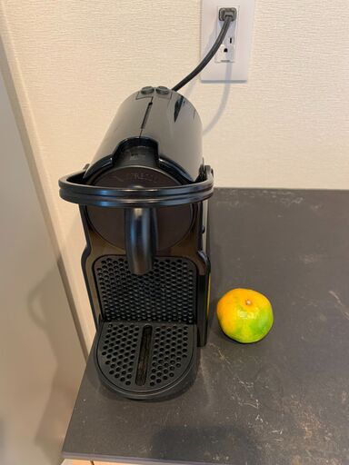 低価格 ネスプレッソ カプセル式コーヒーメーカー イニッシア ブラック 水タンク容量0.6L コンパクト 軽量 D40-BK-W