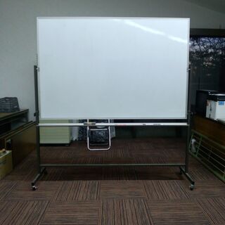 ホワイトボード③  コクヨ製 大きさは( 中 )となります