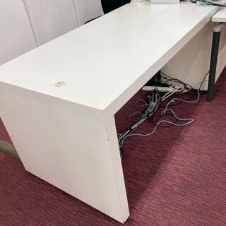 無料でオフィス家具をお渡しします。（白テーブル②）