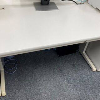 無料でオフィス家具をお渡しします。（デスク120cm）