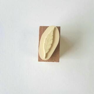 スリムな葉っぱのスタンプの画像