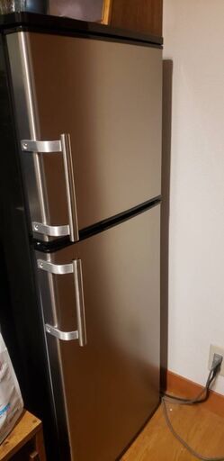 【決まりました】スタイリッシュな冷蔵庫(使用期間1年半)