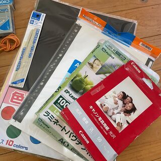 DVDラミネートフィルムなど文具やA4ファイルケースまとめて引き取り可能な方の画像