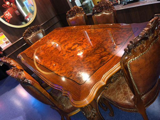 ヨーロッパ製　超高級テーブルと椅子