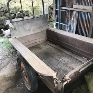今はもう動かない荷車の画像