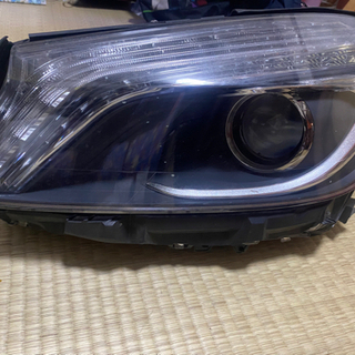 ベンツ A クラス左前ヘッドライトの画像