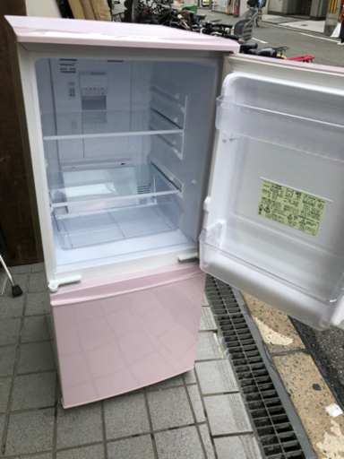 ?シャープ137L⁉️大阪市内配達設置無料?⭕️保証付き?