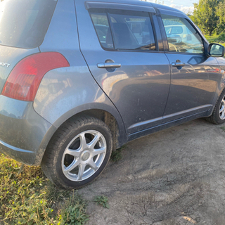 SUZUKI スイフト MT5速 4WDの画像