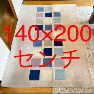 急募　絨毯　ラグ　カーペット　140×200センチ