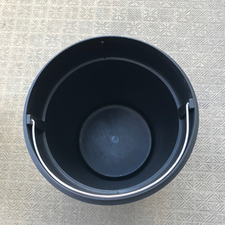 ニトリ　ペダル式スチールゴミ箱の画像