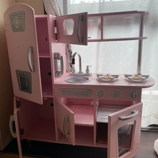 おもちゃキッチンと小物の画像