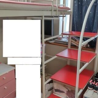 ロフトベッドと子供用デスク