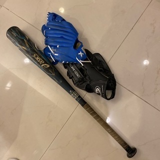 アシックスビヨンドバットと練習用グローブ2点
