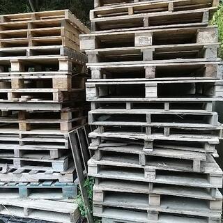 ボロボロの木製パレット無料です