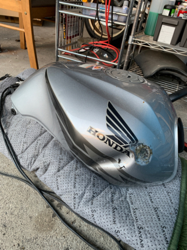 cb400sf nc39 タンク　傷凹みあり
