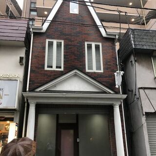 お洒落な外観　商店街のロードサイド　１件丸ごと賃貸もご相談できま...