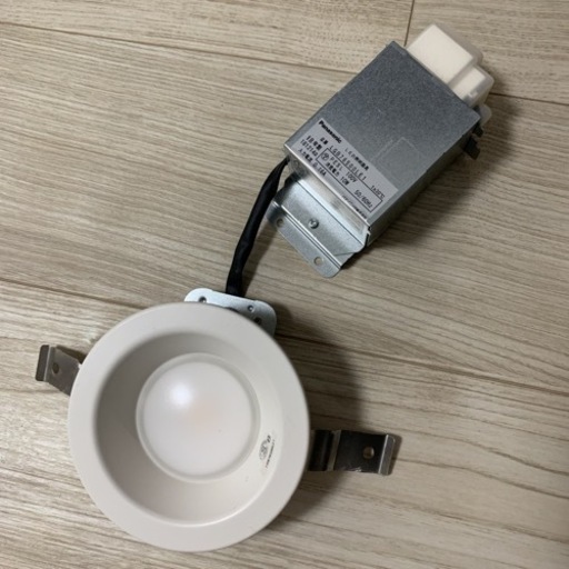 Panasonic ダウンライト　1個　LGB76500LE1