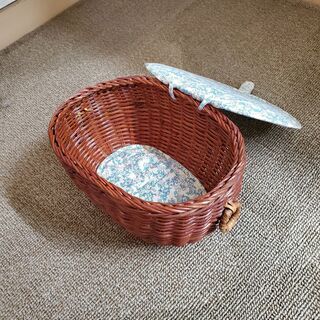 蓋付き　ラタンバスケット