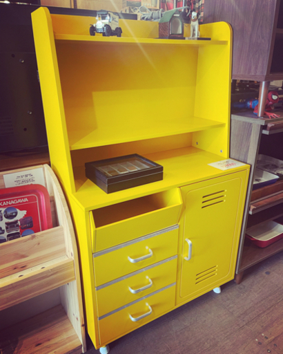 【売約済み】【展示品】　収納家具　キャビネット　棚　木製　シェルフ　イエロー　黄色　引き出し　収納　検　スチール　インダストリアル　ミッドセンチュリー　レトロ　デザイン　可愛い