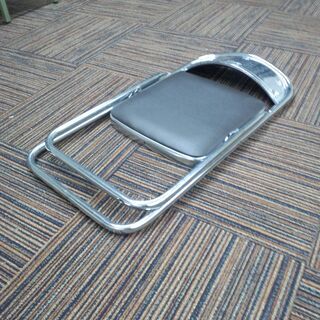 スティールパイプ折りたたみ椅子  国産チトセ社 製. の画像