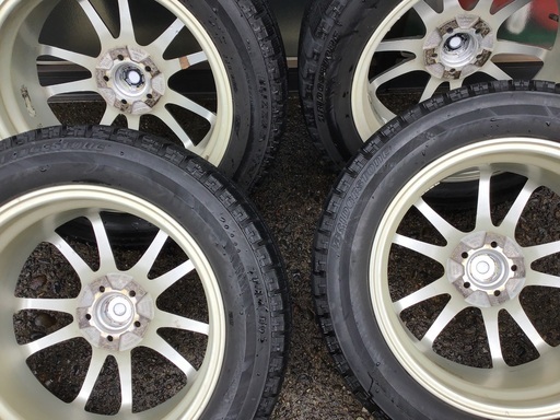 225/55R17+アルミのスタッドレスセットです。