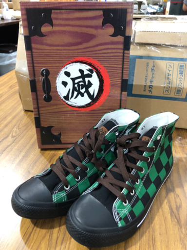 未使用品　鬼滅の刃　シューズ　28cm   炭治郎　大特価‼︎   現品限り　早いもの勝ち