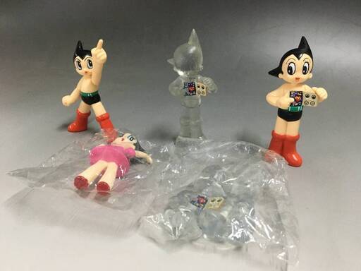 ⭕⭕⭕PH4/71　鉄腕アトム ウラン フィギュア TEZUKA PRODUCTION 手塚治虫 YUJIN コレクション スケルトン 4種 5個⭕⭕⭕