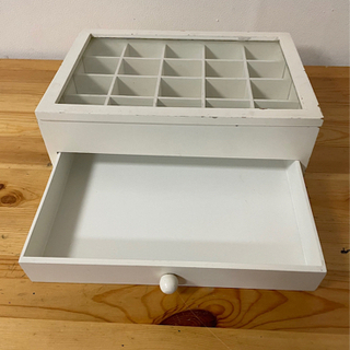【受け取り先決定しました】アクセサリー収納ケース　白の画像