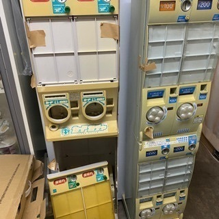 カードガチャのエポック2台、バンダイ2台です。