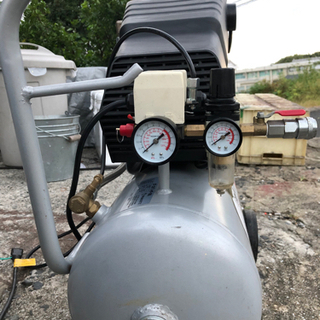 オイルレスエアーコンプレッサー100Vの画像