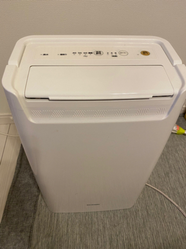 【購入者様決定済】アイリスオーヤマ　除湿機 コンプレッサー式 コンパクト