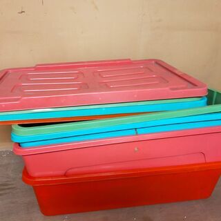 衣装ケース４個、ご入用の方いませんか？