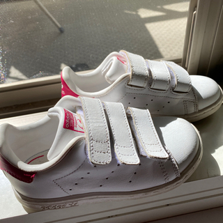 子供靴16センチ　adidas スタンスミスの画像