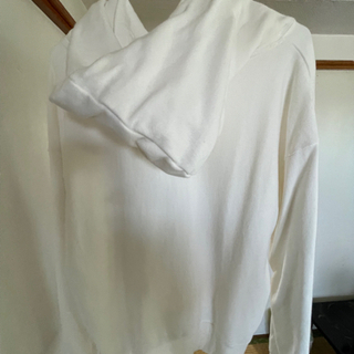 パーカー白の画像