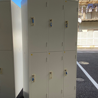 激安スチールロッカー!!鍵付き!!格安配送もご相談ください。