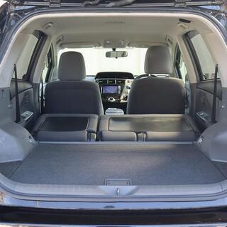 広さも燃費もプリウスαで解決！　ブラック　自社ローン　保証に無しOK　最長３６回の画像