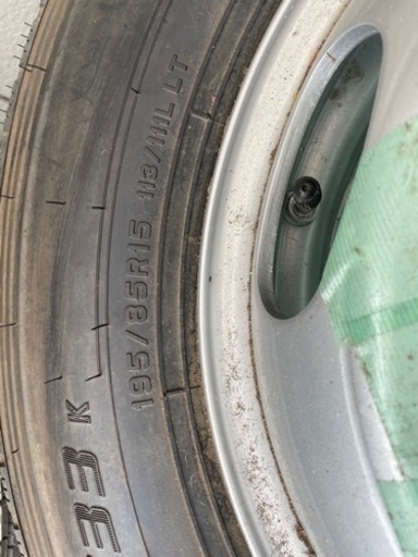 3トンダンプのタイヤ　7本セット