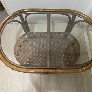 籐のテーブルの画像