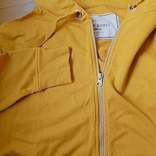 パーカー 新品 M カラシ色 の画像