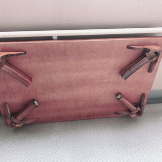 レトロなアンティークローテーブルの画像
