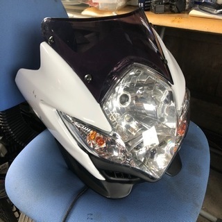 車種不明🤔　フロントカウル一体型ウインカー付き！