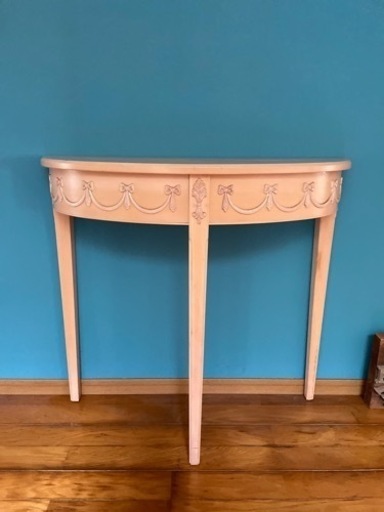 リン　ホーリン　半円飾りテーブル