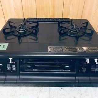 アンティーク調の象嵌細工が施された猫脚の3段チェストです