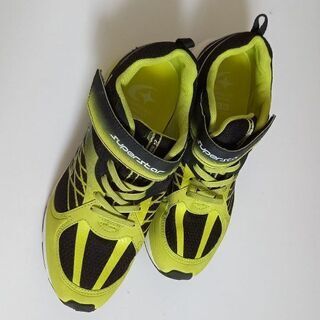 キッズスニーカー　23.5ｾﾝﾁ