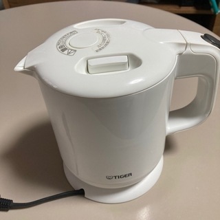 お取り引き中◎ホワイトタイガー電気ケトル　倒れても安心